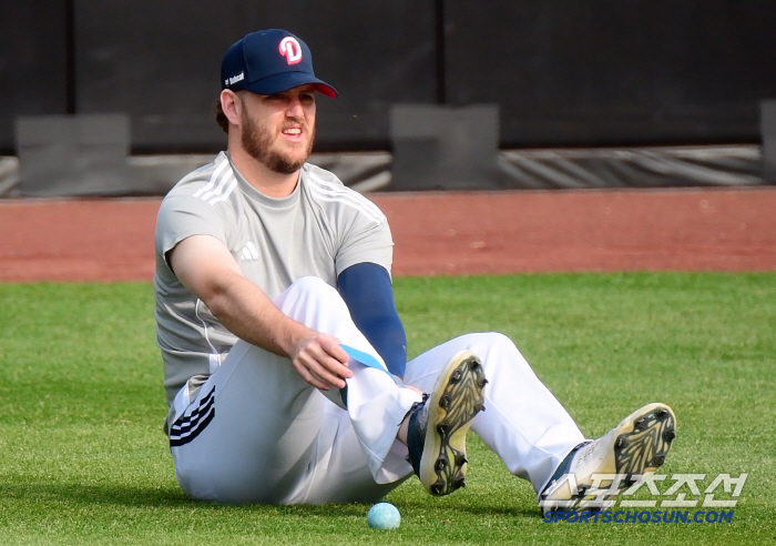 Colerbin, who apologized for his shoulder, smiled again and began training for recovery
