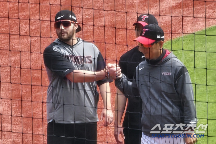 Collision with defenders → A good foreigner who missed 4 games of dizziness, running check in front of the head coach training coach. The meaning of high-five is 
