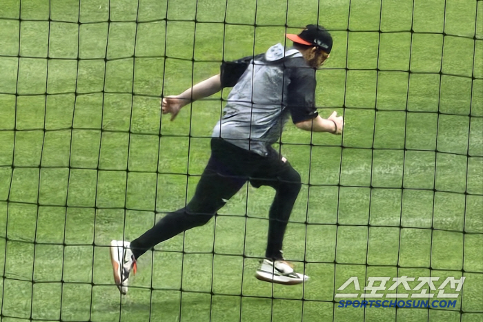 Collision with defenders → A good foreigner who missed 4 games of dizziness, running check in front of the head coach training coach. The meaning of high-five is 