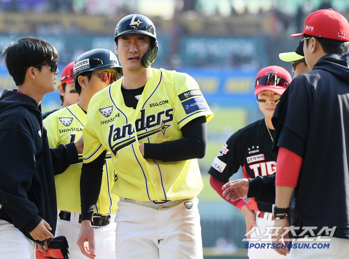 Collision with a surprised pitcher → 1st team canceled, fortunately, it's not serious 