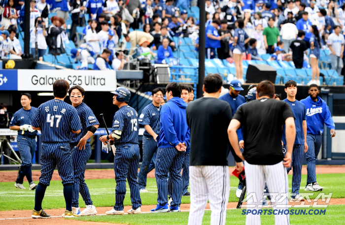 The extreme Hanwha 12 consecutive wins vs Samsung 8 consecutive losses, 1 win and 9 losses in May, but the ranking is almost the same, what happened to the rapidly changing KBO League...