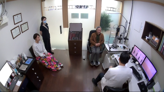 Hwang Jung-eum Shocked at Diagnosing Possible End-Stage Blindness of Pro-Glaucoma Divorced as a Child (Solo)