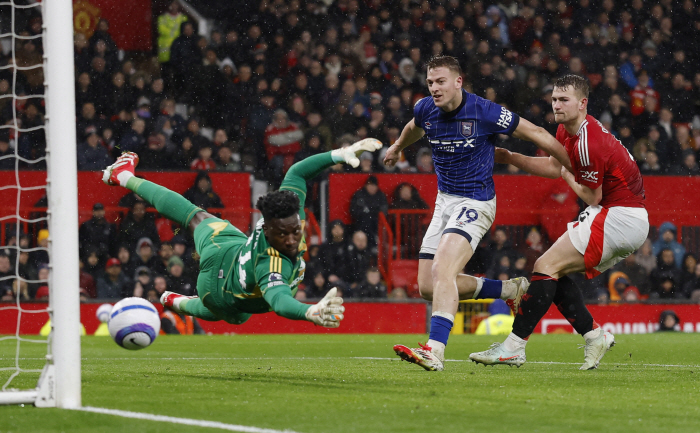 I'll go to Manchester United Manchester City's once top prospect transfer decision Manchester United has an advantage over Chelsea
