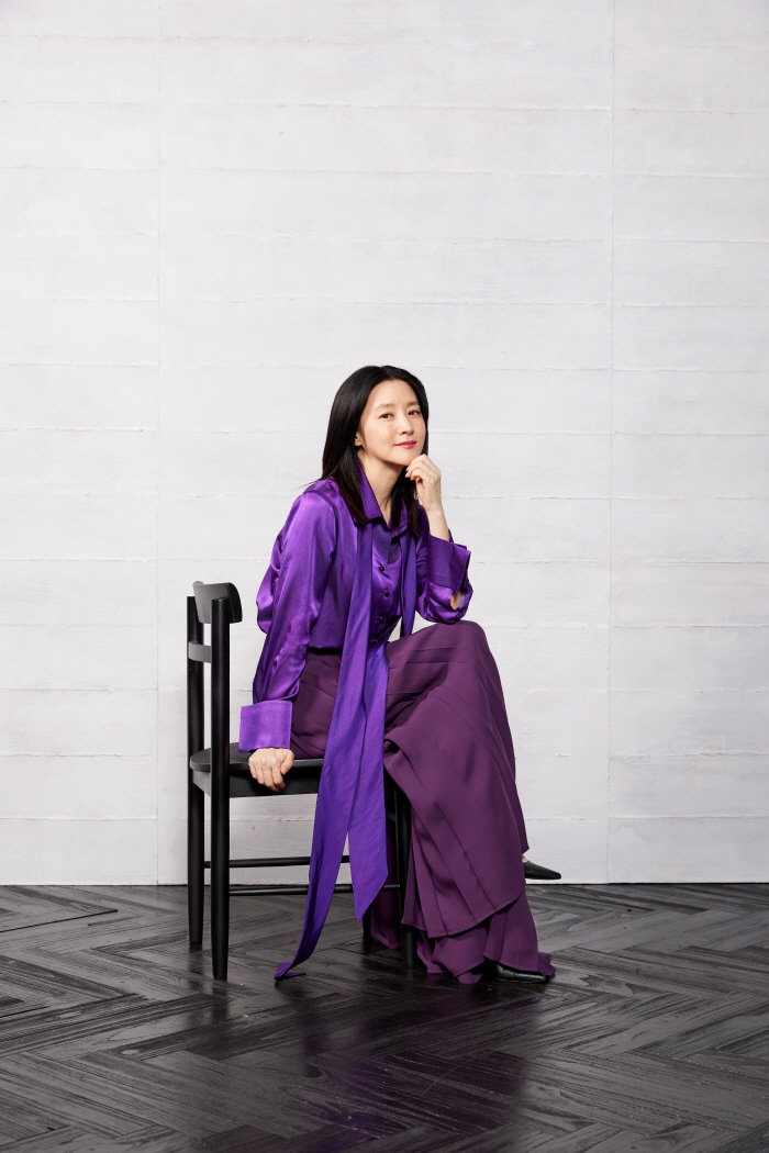 Lee Young-ae’s First Play in 32 Years ‘A Scary, Fun, Happy Challenge’
