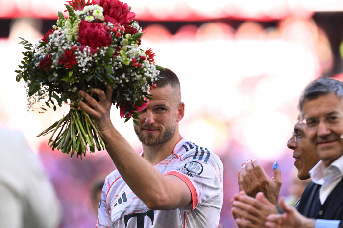 It's the worst! KIM's collar dialer transfer, butterfly effect Kim Min-jae, announcing the joining of all-time competitors, and approving the recruitment of the Munich monster CB → Only the player's decision remains