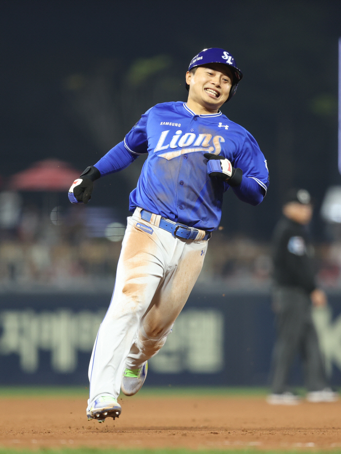 Last year, he rebounded sharply after losing eight consecutive games. Reorganization of coaching staff → Promised land to Pohang... When it's darkest, the brightest light comes