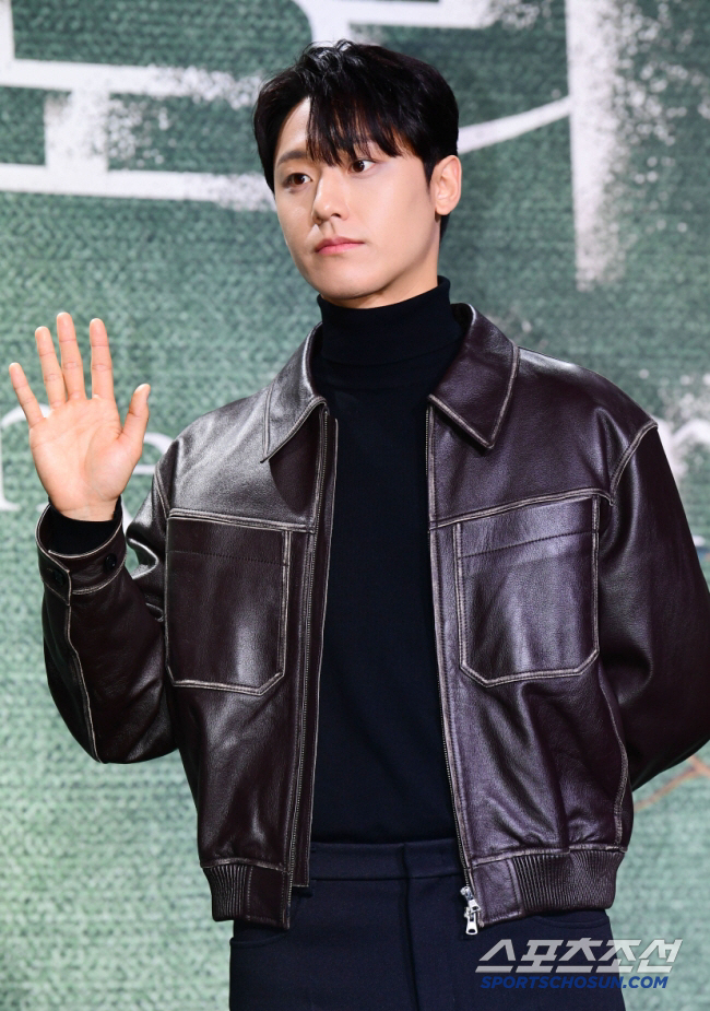 'Lim Ji-yeon ♥' Lee Do-hyun, who is discharged from the military due today (13th)...'The Glory' → 'The Tomb' was a hot topic of service without a military white flag