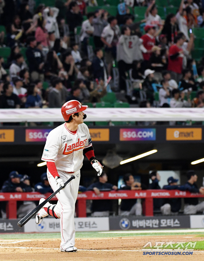  The legend of KBO's first 500 home runs is so relieved. I regret not going overseas