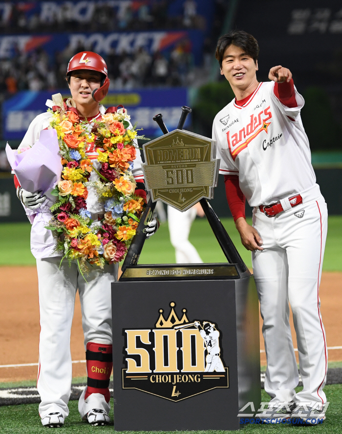  The legend of KBO's first 500 home runs is so relieved. I regret not going overseas