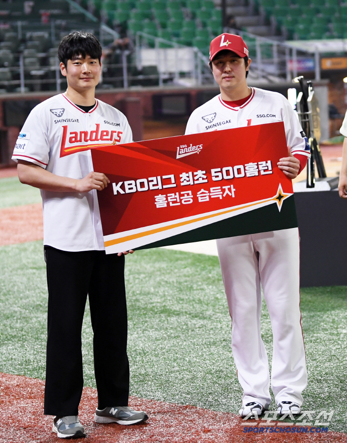  The legend of KBO's first 500 home runs is so relieved. I regret not going overseas