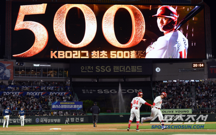  The legend of KBO's first 500 home runs is so relieved. I regret not going overseas
