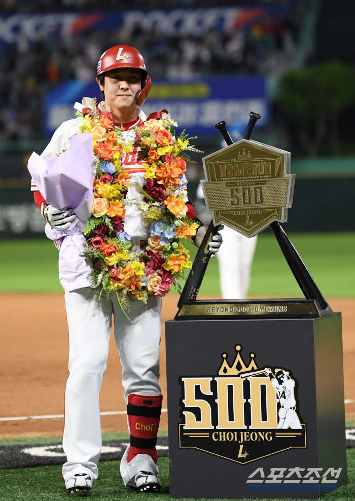  The legend of KBO's first 500 home runs is so relieved. I regret not going overseas