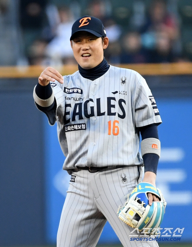 Shim Woo-joon Leaves Hanwha, Ha Joo-seok Re-call Up in 18 Days...Will he succeed in winning 13 games in 33 years