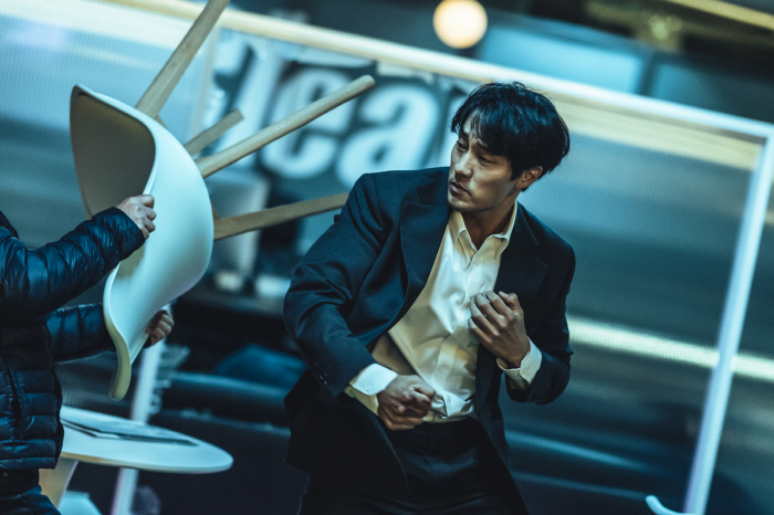 So Ji-sub's action is coming back after 13 years..Will he succeed in his return to the square