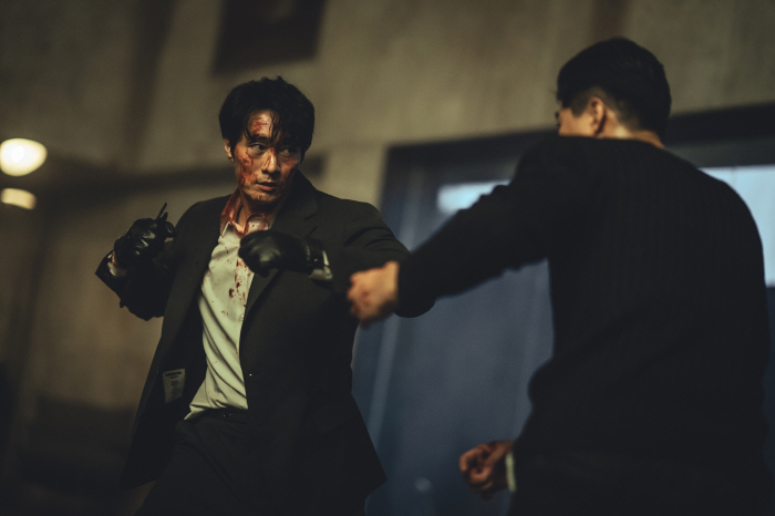 So Ji-sub's action is coming back after 13 years..Will he succeed in his return to the square