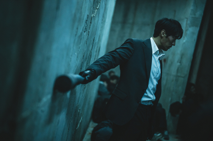 So Ji-sub's action is coming back after 13 years..Will he succeed in his return to the square