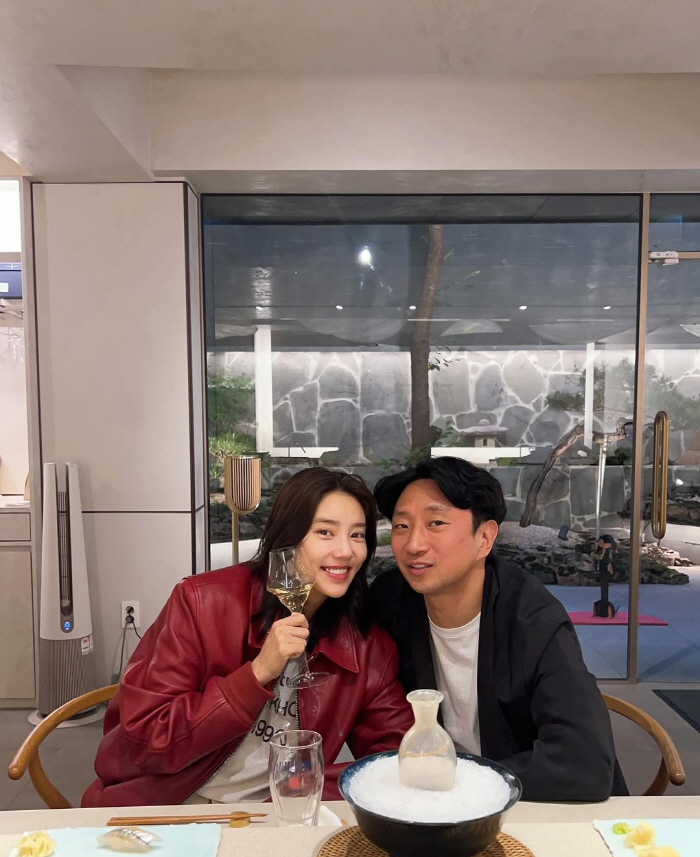 Son Dambi ♥ Lee Kyu-hyuk, let's be happy as we are now on our first date for 30 days after giving birth to our daughter