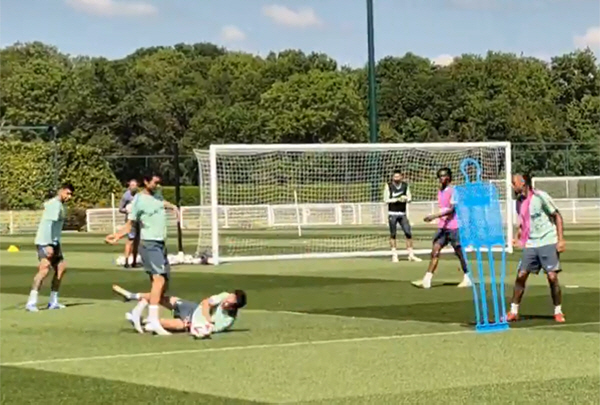 SON, you're a Manchester United spa! Team kill back tackle to Tottenham FW during training...Manchester United on loan last season