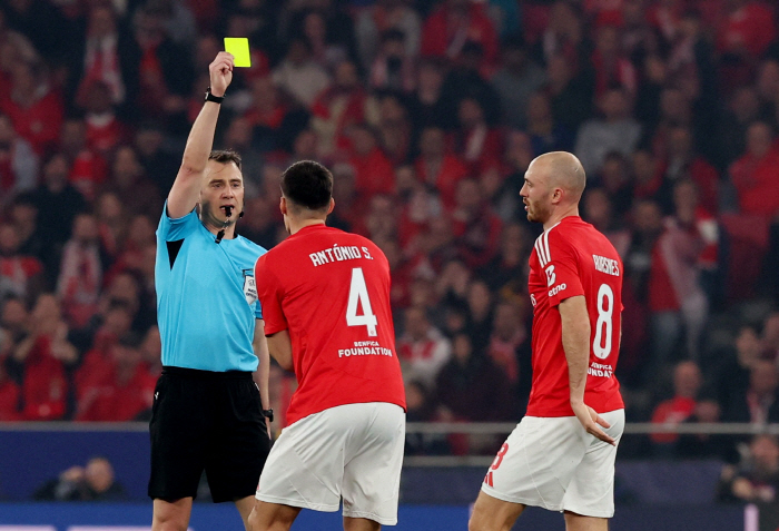 SON's last chance to win the championship makes a huge variable! Son Heung-min, the Europa final referee, is charged with match fixing  bribery → six-month suspension of qualification