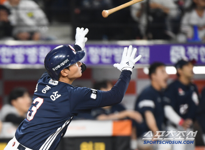 Starting QS → Two-run shot after misjudgment → Two-out tie shot at the bottom of the ninth inning → overtime final hit…Hanwha won 13 consecutive games in 33 years, Doosan blocked