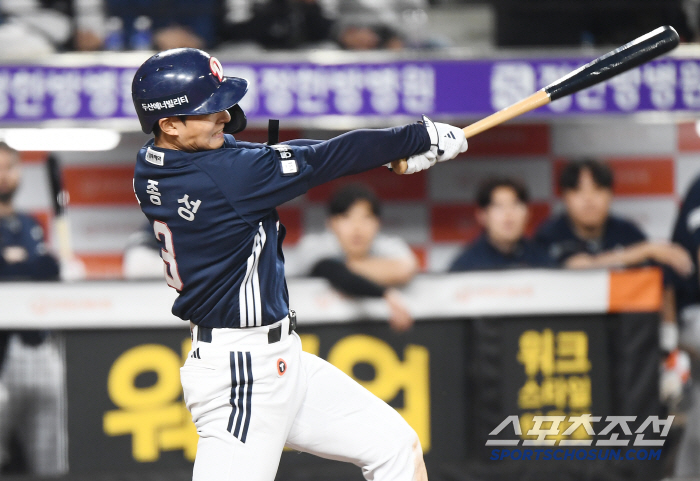 Starting QS → Two-run shot after misjudgment → Two-out tie shot at the bottom of the ninth inning → overtime final hit…Hanwha won 13 consecutive games in 33 years, Doosan blocked