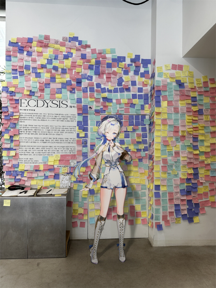 Virtual Star Hebi’s Exhibit Sells Out, Draws 6,000 Visitors