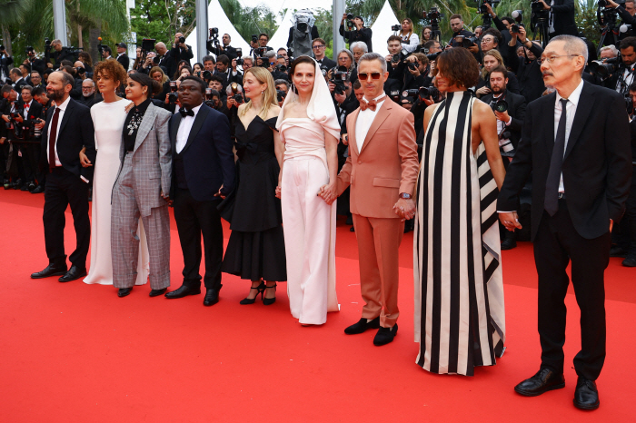 64-year-old father Hong Sang-soo, ♥ walked on the red carpet without Kim Min-hee…