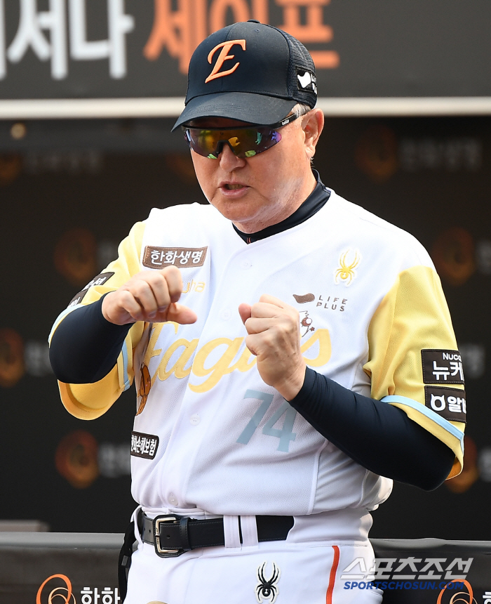 8 consecutive wins → 2 consecutive losses → 12 consecutive wins → 2 consecutive losses →?Hanwha, which gave up first place, is starting to test the strength of its leading battle