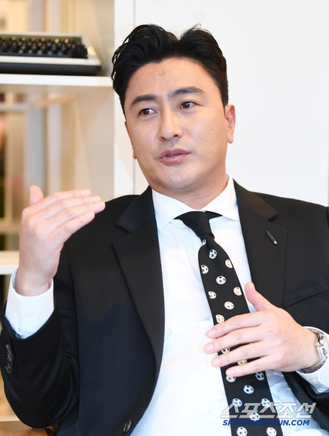 Ahn Jung-hwan is embarrassed by the Serie A MVP confession, saying, 'Is it an illusion? You're lying.'