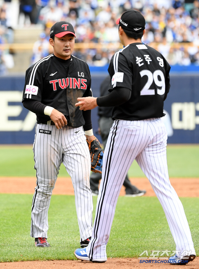 As much as the injury, the excessive criticism toward Kim Min-soo only makes Hong Chang-ki and LG more difficult