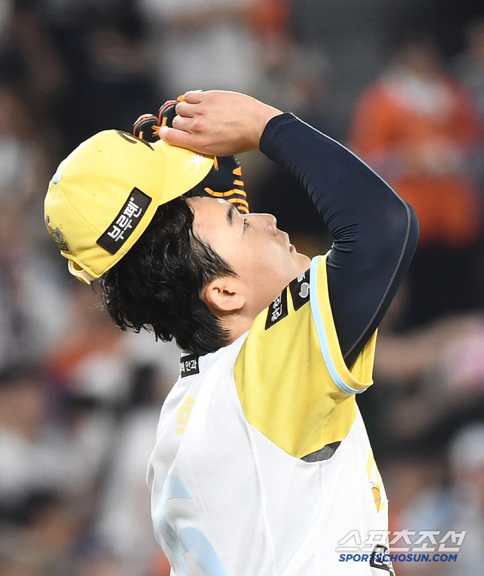 The butterfly effect that called home run?Out → Check swing controversy, which became safe without a reading, was dizzying at Daejeon Night