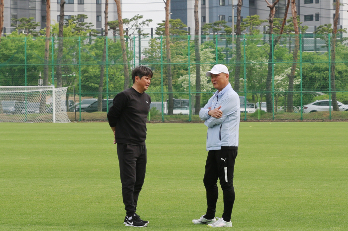 Cho Sung-yong → Coach Shin Eui-son joins one win and Cheonan, the lowest in K League 2, reinforces the coaching staff to renew the atmosphere