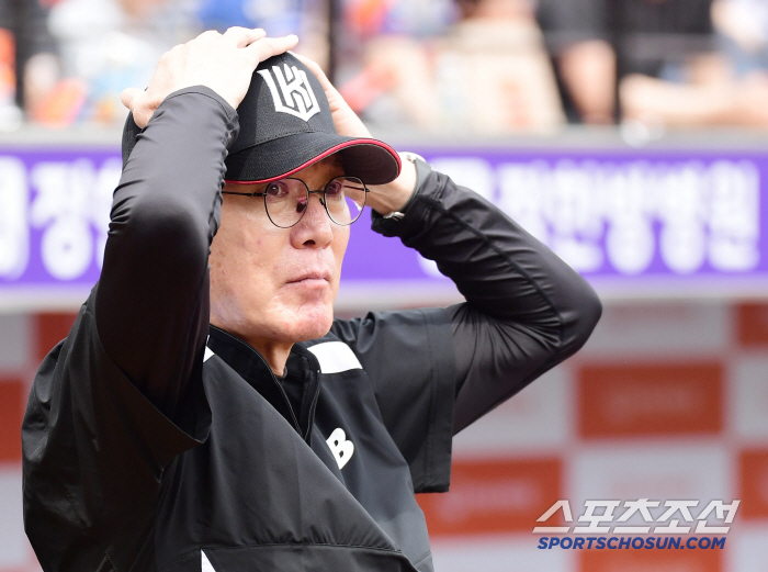 Coach Lee Kang-chul, who has won six consecutive games, we're making all the first records. We won't lose today, will we? 
