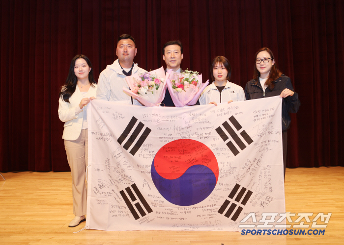 Early morning X Mountain Training Trust X Respect X Player-centered Training The culture of the athletes' village changed by the president of the village X Village, a former national university