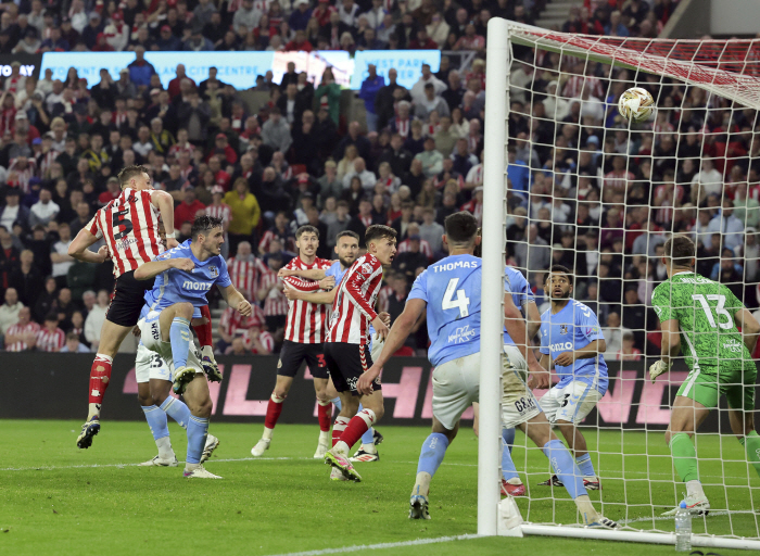 Even if I die, Sunderland! 122 min Crazy theater goal to advance to championship PO final!...If I win one more time, I'll go to EPL
