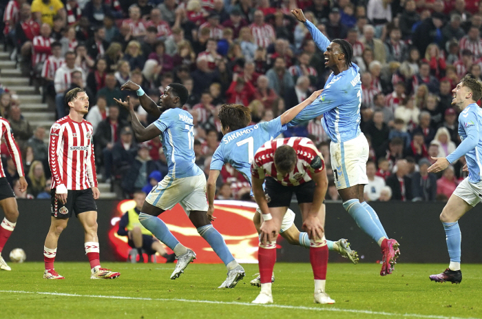 Even if I die, Sunderland! 122 min Crazy theater goal to advance to championship PO final!...If I win one more time, I'll go to EPL