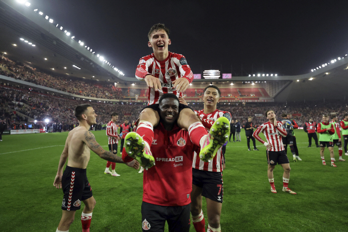 Even if I die, Sunderland! 122 min Crazy theater goal to advance to championship PO final!...If I win one more time, I'll go to EPL