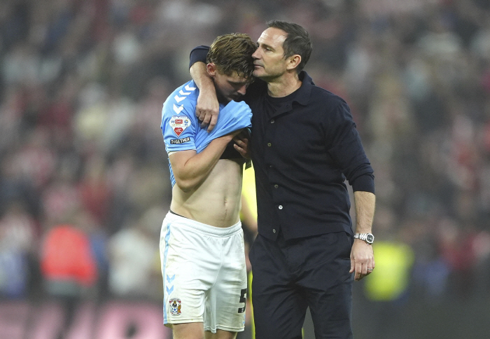 Even if I die, Sunderland! 122 min Crazy theater goal to advance to championship PO final!...If I win one more time, I'll go to EPL