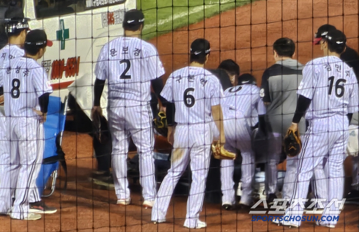 For now, he avoided being out for the season. Hong Chang-gi's left knee outer tibia joint microfracture was determined. A re-examination is required a week later
