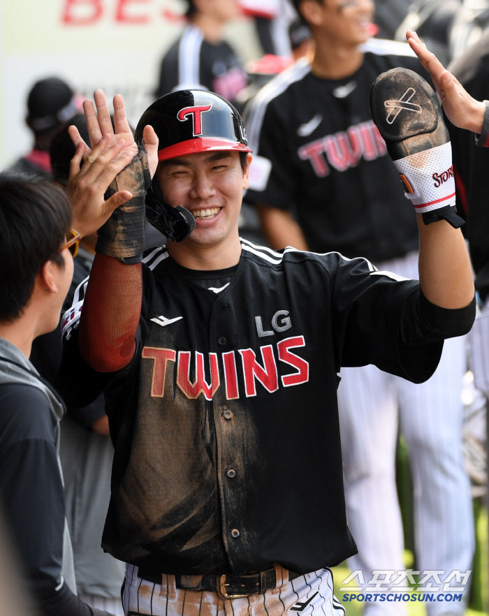 For now, he avoided being out for the season. Hong Chang-gi's left knee outer tibia joint microfracture was determined. A re-examination is required a week later