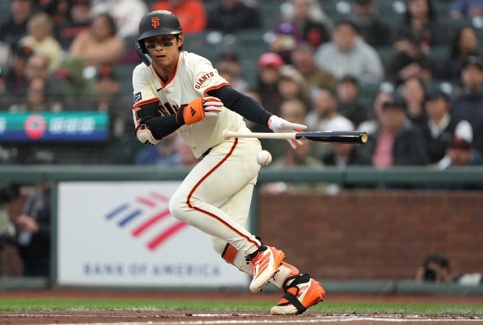 He played four times in two consecutive games after Lee Jung-hoo with a batting average of 0.191 in May, and the lineup change was inevitable When's Melvin going back three times?