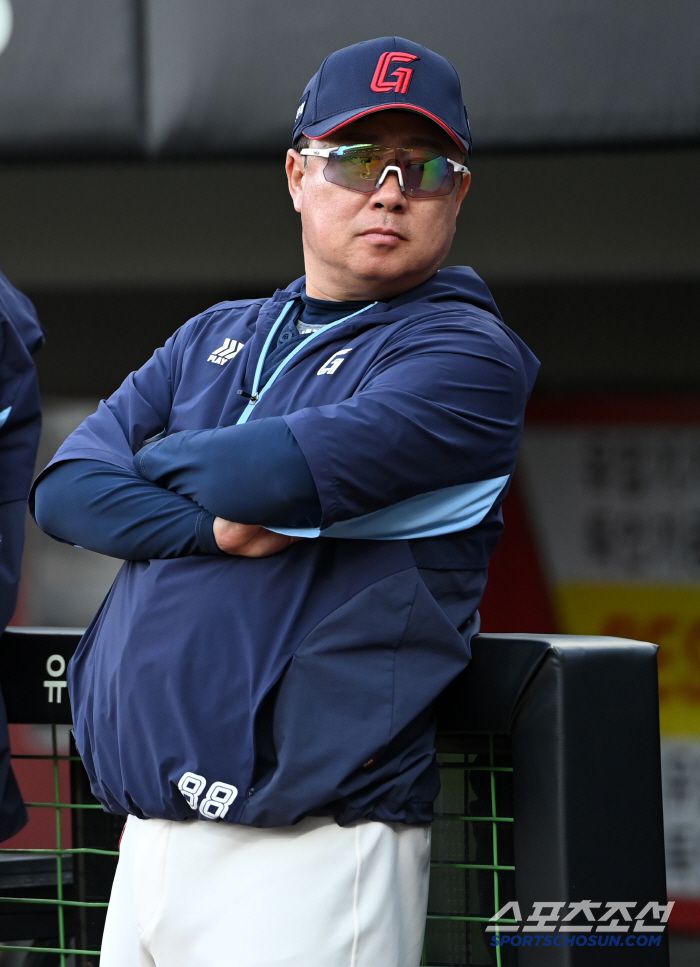 I guess he didn't feel it with Kim Do-young's skin. Director Kim Tae-hyung's disappointing smile in the middle, a lesson learned from his first loss 