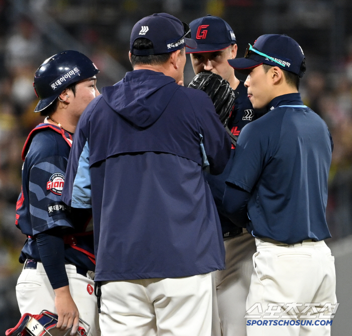 I guess he didn't feel it with Kim Do-young's skin. Director Kim Tae-hyung's disappointing smile in the middle, a lesson learned from his first loss 