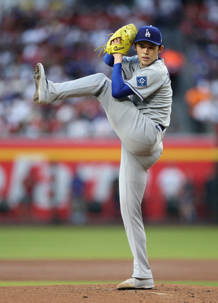 I had to throw more! LAD to be listed on the Kusasaki IL after shoulder collision, and the starting lineup collapses again