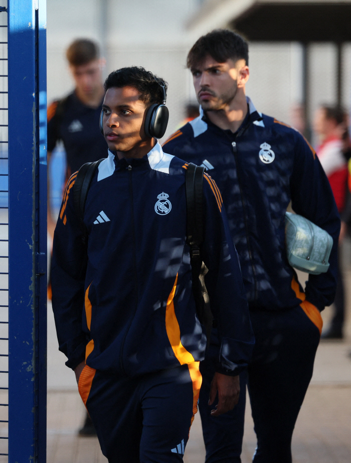 I won't play for Real Madrid We're dropping nuclear bombs on the Bernabeu…Declaring a transfer because he feels alienated from the rolling stones