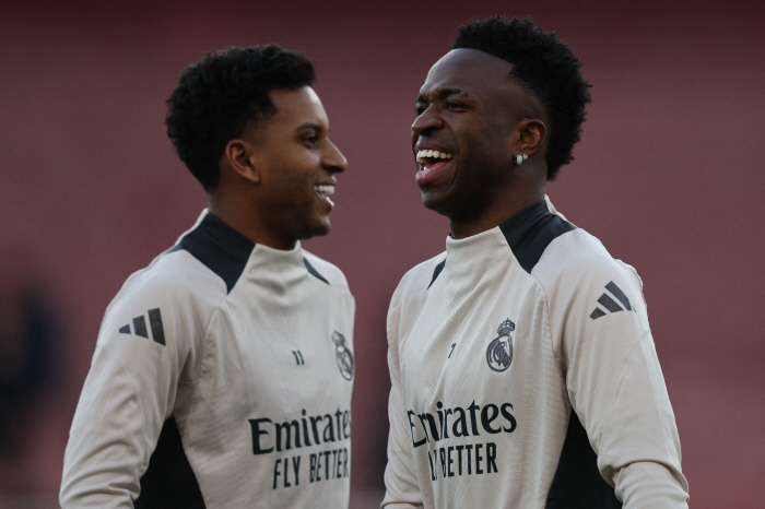 I won't play for Real Madrid We're dropping nuclear bombs on the Bernabeu…Declaring a transfer because he feels alienated from the rolling stones