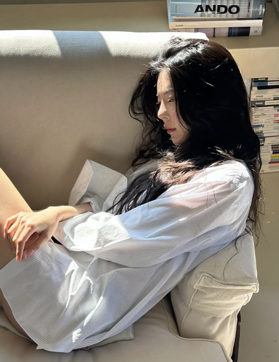 Jang Jae-in, you're getting bolder...Novra → Unexpected revelation of the bottom wearing a shirt 