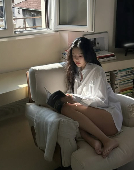 Jang Jae-in, you're getting bolder...Novra → Unexpected revelation of the bottom wearing a shirt 