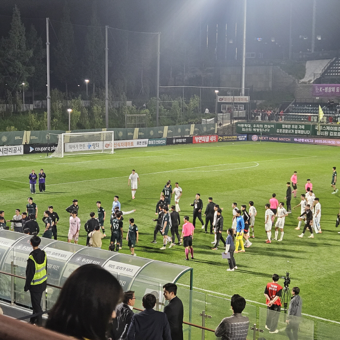 Kim-Po spat at Eo Jung-won Controversy over Park Tae-ha's shock exit from the round of 16 at the Korea Cup, anger should be addressed seriously