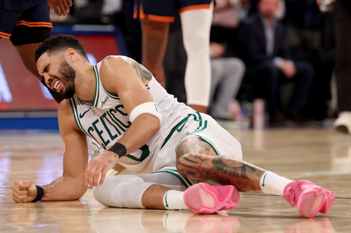 Kobe, there's Durant! Boston absolute ace Jason Tatum, worst Achilles tendon injury. I'm going to lose the whole season next year